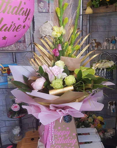 Modern Hand-tied